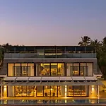 Oceanic Sunsets With River View, Comp Breakfast & Infinity Pool At Stayvista