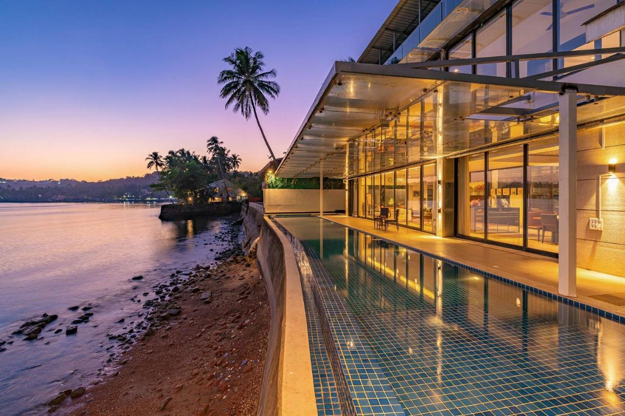 Oceanic Sunsets With River View, Comp Breakfast & Infinity Pool At Stayvista Villa