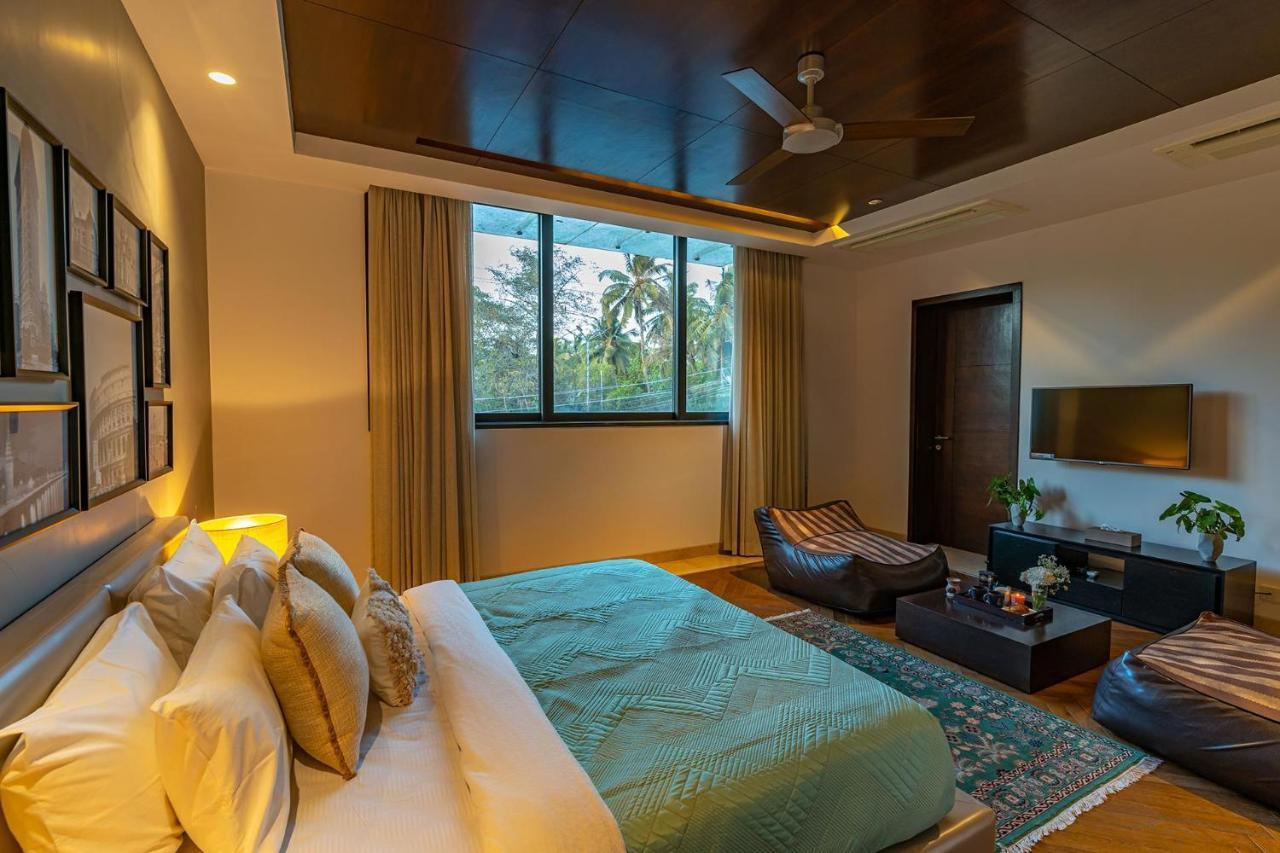 Villa Oceanic Sunsets With River View, Comp Breakfast & Infinity Pool At Stayvista Verem